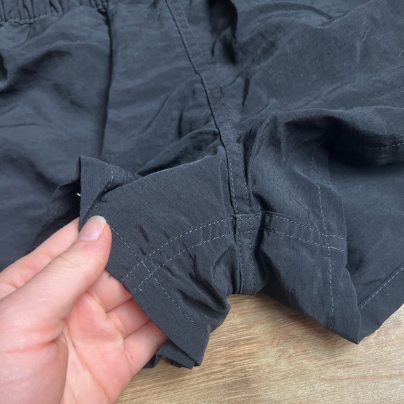 Patagonia barely baggies black - Picture 2 of 5